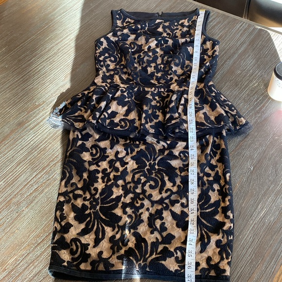 Tadashi Shoji beautiful lace Peplin dress in size 6. - Picture 11 of 11